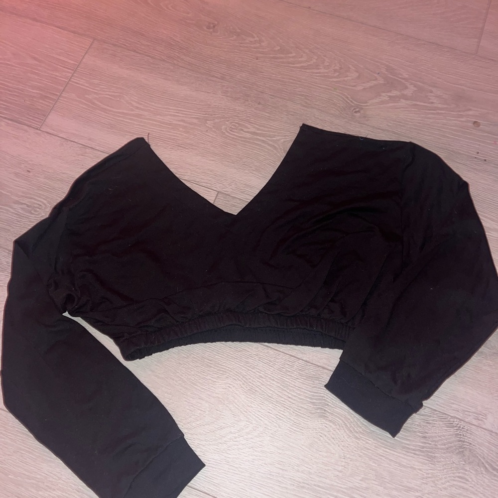 SHEIN Black Long Sleeve Crop Top